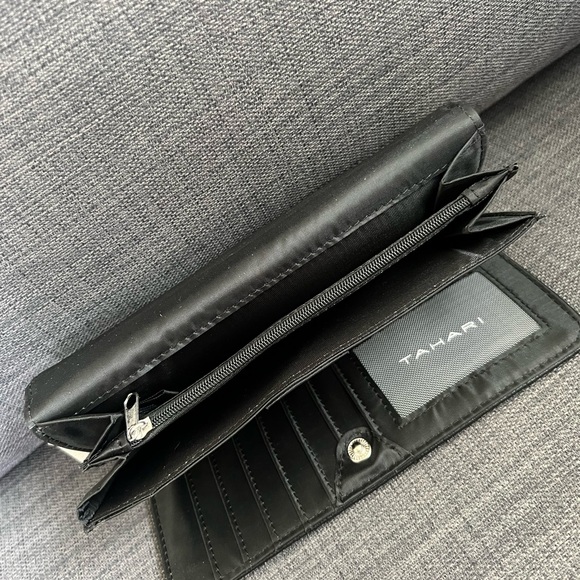 NWT TAHARI THREE-FOLD WALLET CASE ORGANIZER - Picture 8 of 16